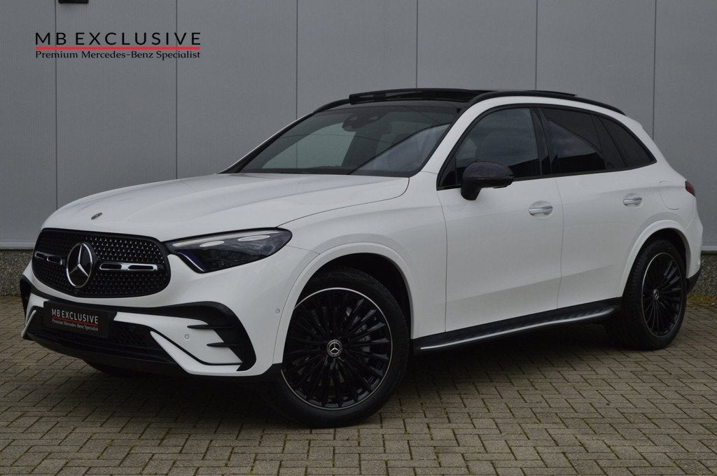 Mercedes-Benz GLC 300e AMG Night Premium Plus 4M 2023, Auto's, Mercedes-Benz, Automaat, Gebruikt, Zwart, 2255 kg