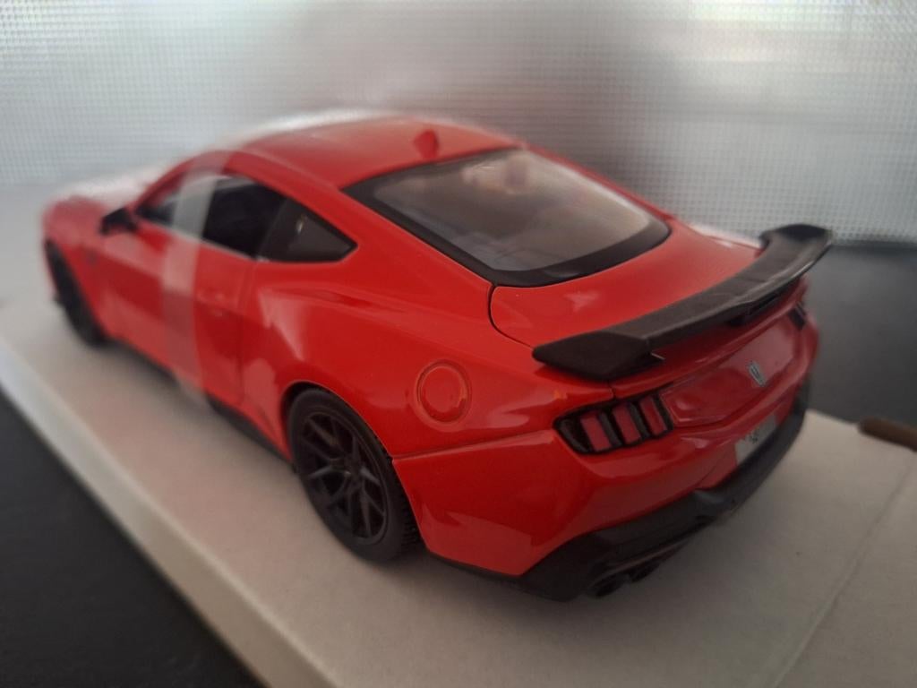 Ford Mustang Dark Horse 2024 Schaal 1:24, Maisto, Auto, Nieuw, Ophalen of Verzenden