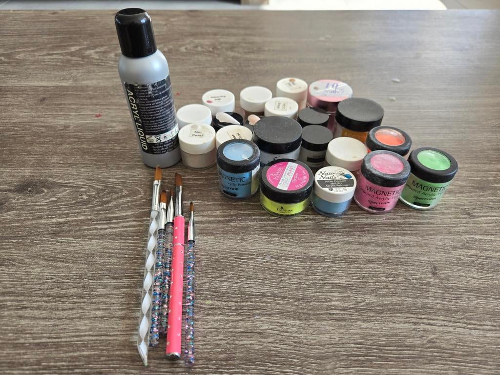 Acryl 21 stuks, Ophalen of Verzenden, Zo goed als nieuw, Overige kleuren, Handen en Nagels