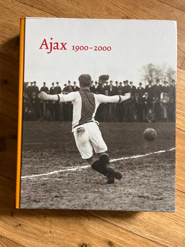 Ajax 1900-2000 Jubileumboek - Officiële Uitgave, Boeken, Ophalen of Verzenden, Zo goed als nieuw, Balsport