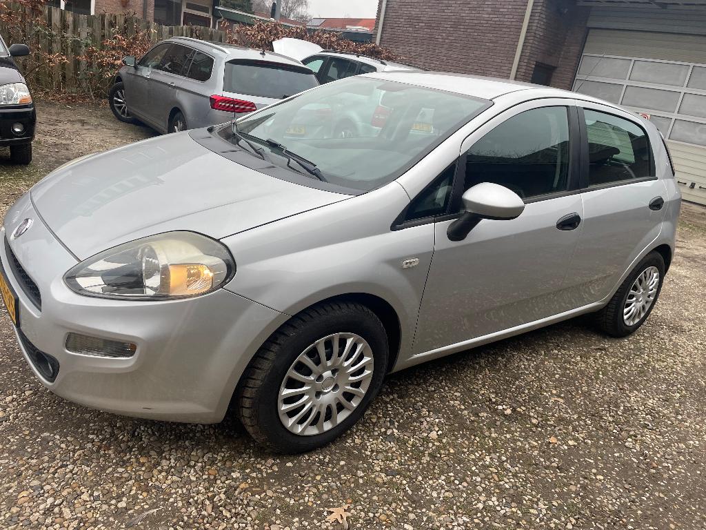Fiat Punto 1.2 5DR 2012 Grijs, Auto's, Voorwielaandrijving, 1005 kg, Stof, 40 €/maand