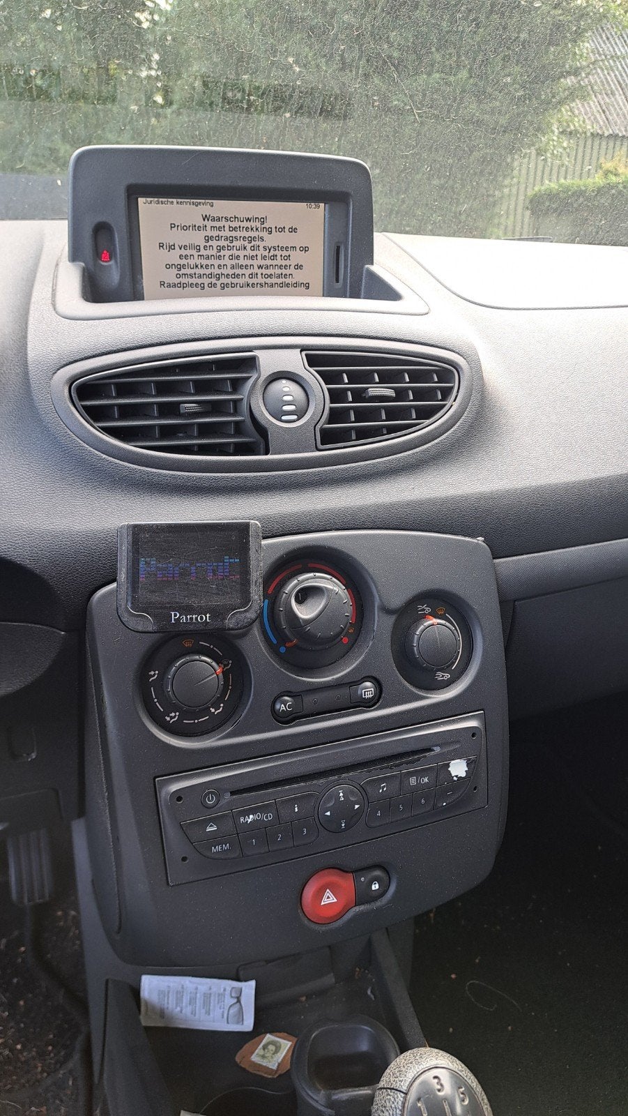 Foto 9 van Renault Clio 1.2 16V 75 pk 3D 2009 Zwart