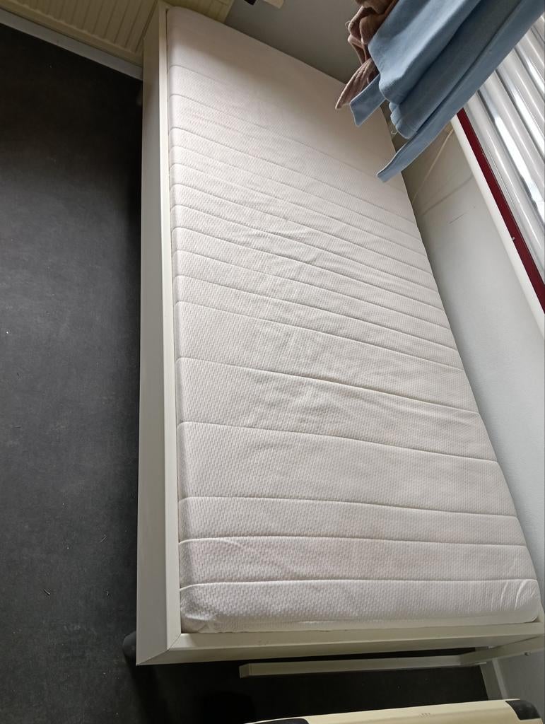 GRATIS 1 persoonsbed met matras izgs, Huis en Inrichting, Ophalen, Gebruikt, 90 cm, Eenpersoons