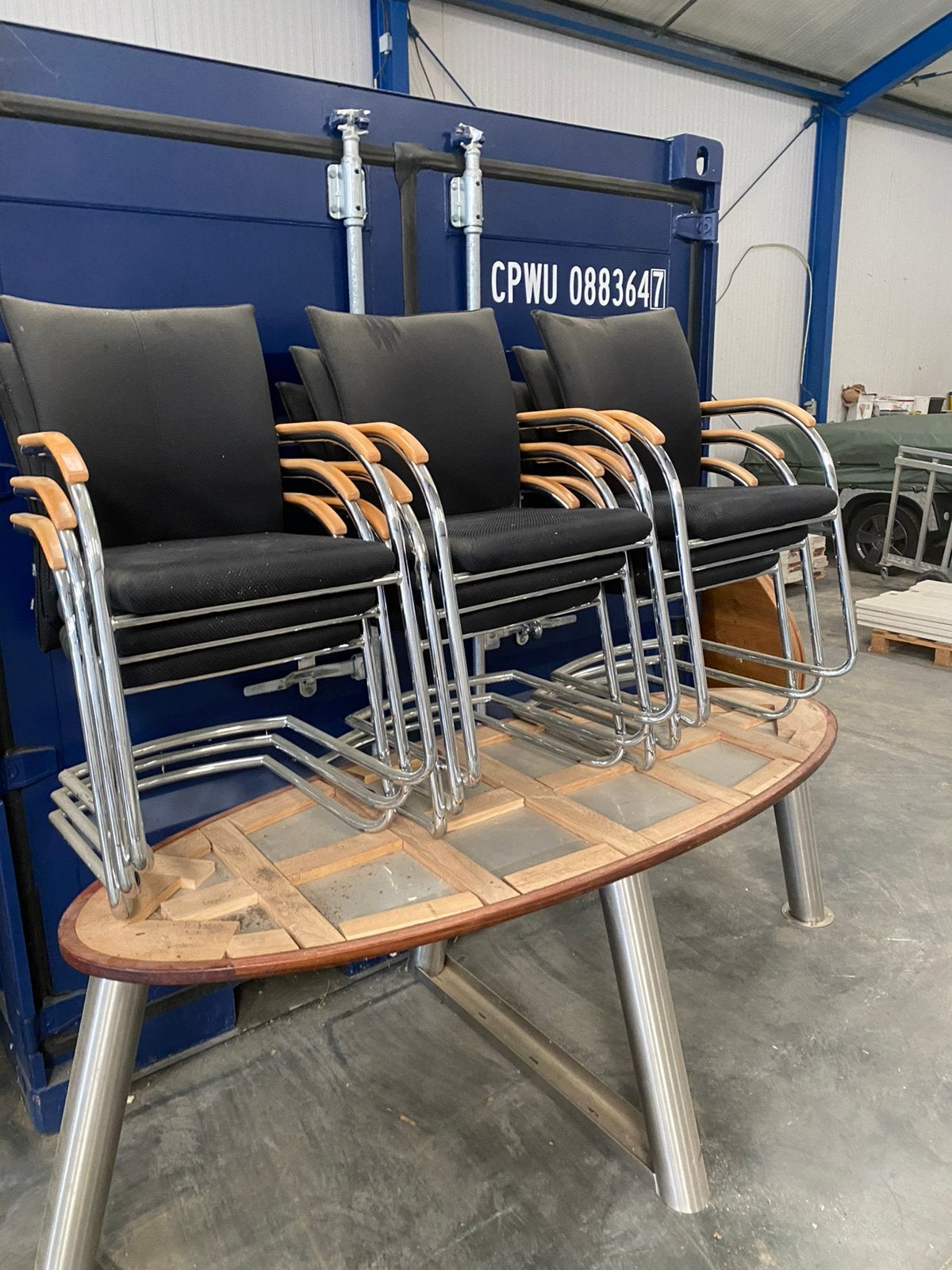 Tafel met 9 bijpassende stoelen, Ophalen, Gebruikt