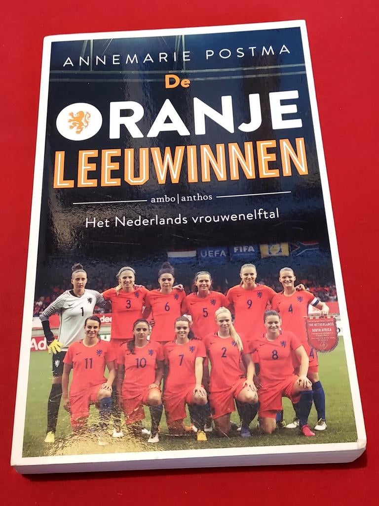 GESIGNEERD De Oranje leeuwinnen. Annemarie Postma., Boeken, Ophalen of Verzenden, Gelezen, Balsport