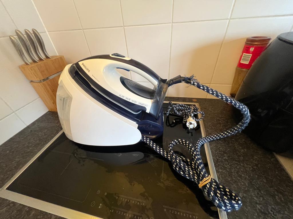 Philips PerfectCare Stoomstrijkijzer, Ophalen of Verzenden, Zo goed als nieuw, Strijkijzer met snoer