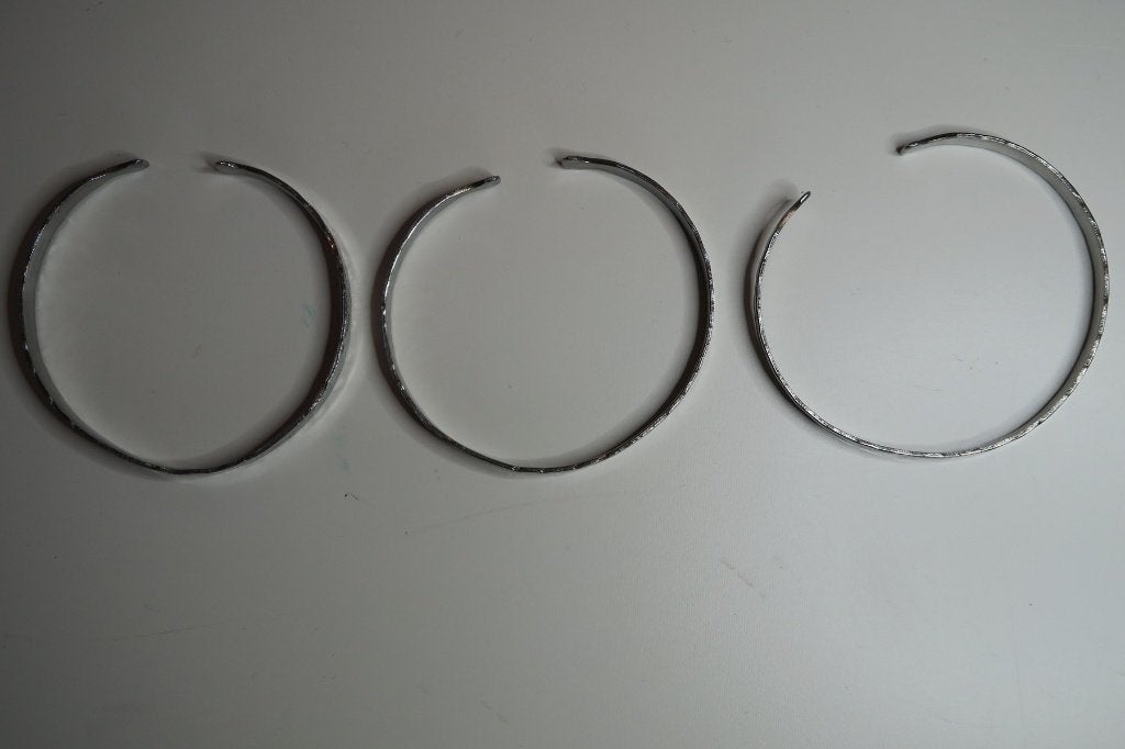 3x armbanden metaal dun zilverkleurig, Ophalen of Verzenden, Zo goed als nieuw, Zilver, Staal