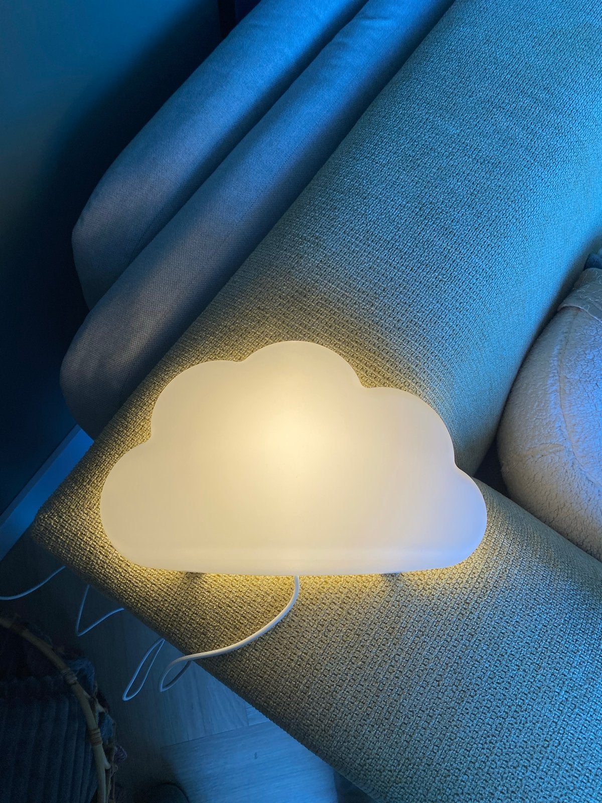 IKEA UPPLYST Led-wandlamp, wolk wit, Kinderen en Baby's, Ophalen of Verzenden, Zo goed als nieuw, Wit, Ophangbaar