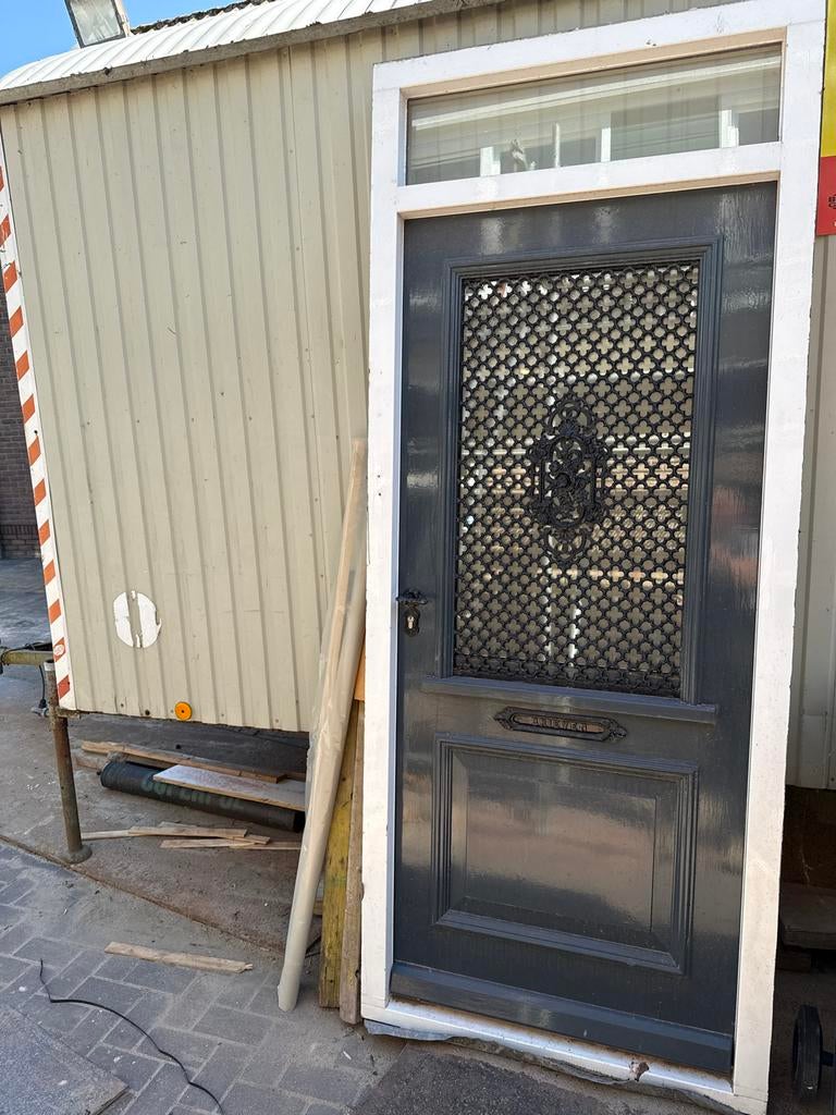 Antieke Buitendeur met Sierrooster en Brievenbus, Doe-het-zelf en Verbouw, Deuren en Horren, Ophalen, Gebruikt, 80 tot 100 cm