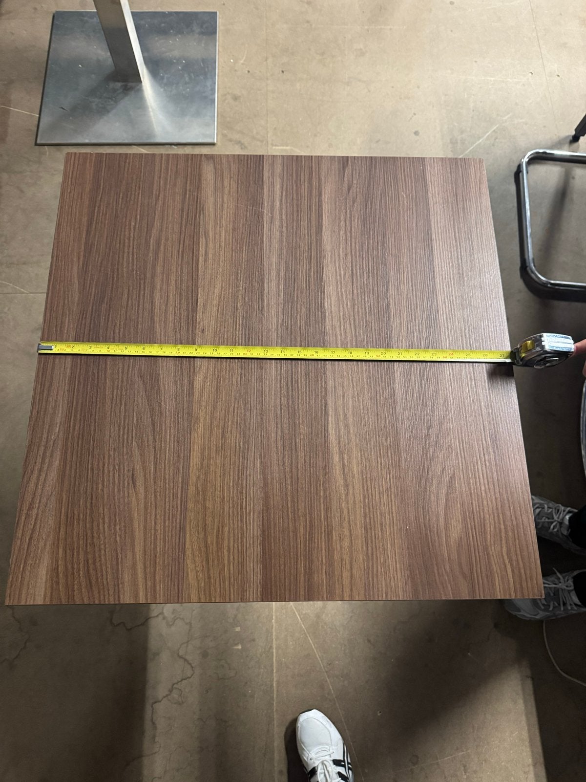 vierkante horeca  tafel met metalen onderstel, Gebruikt, Vierkant, Tot twee personen, Overige houtsoorten