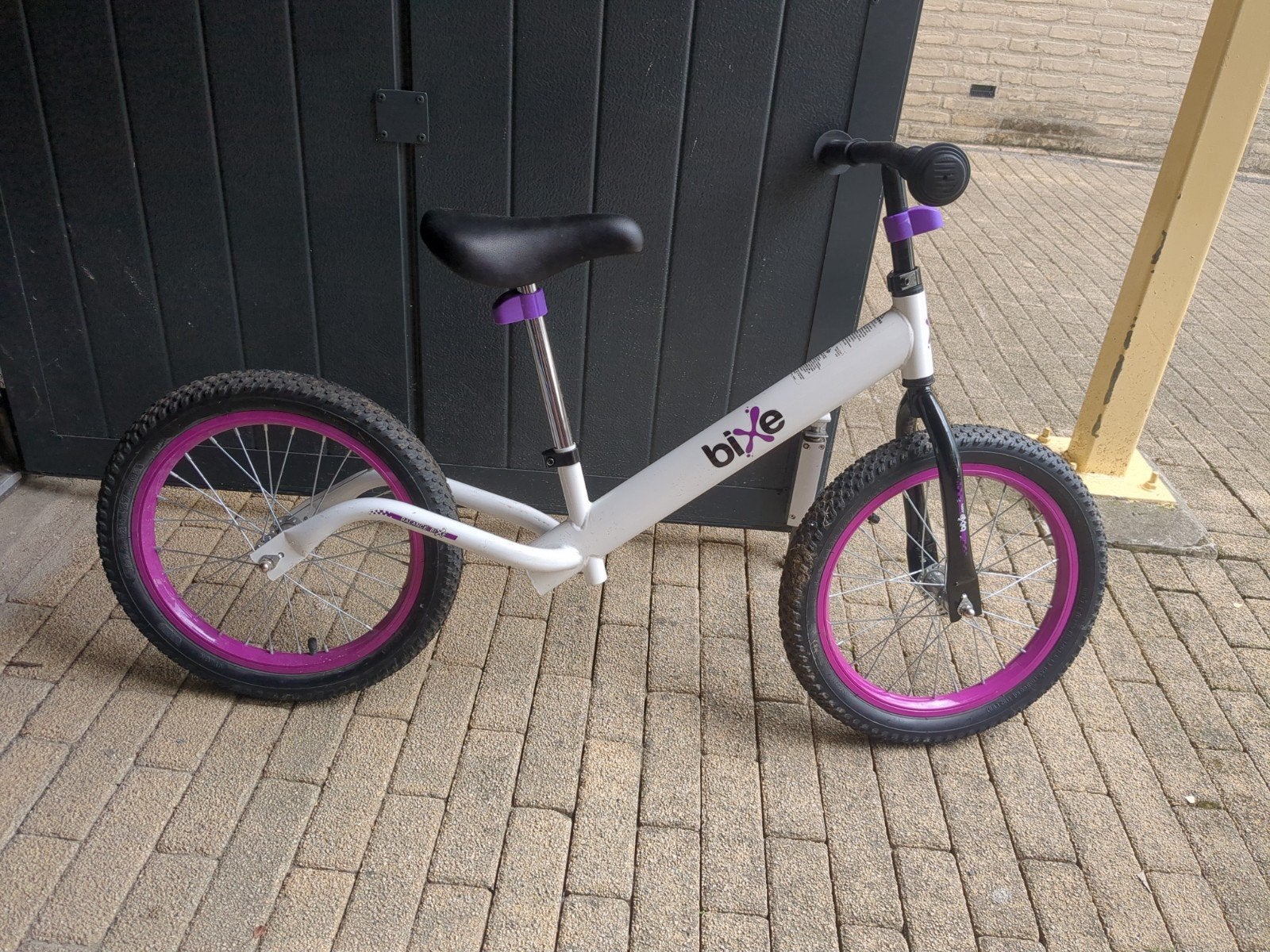 Bixe loopfiets - 12 inch wielen, tot 7 jaar, Ophalen, Zo goed als nieuw, Minder dan 16 inch, Bixe