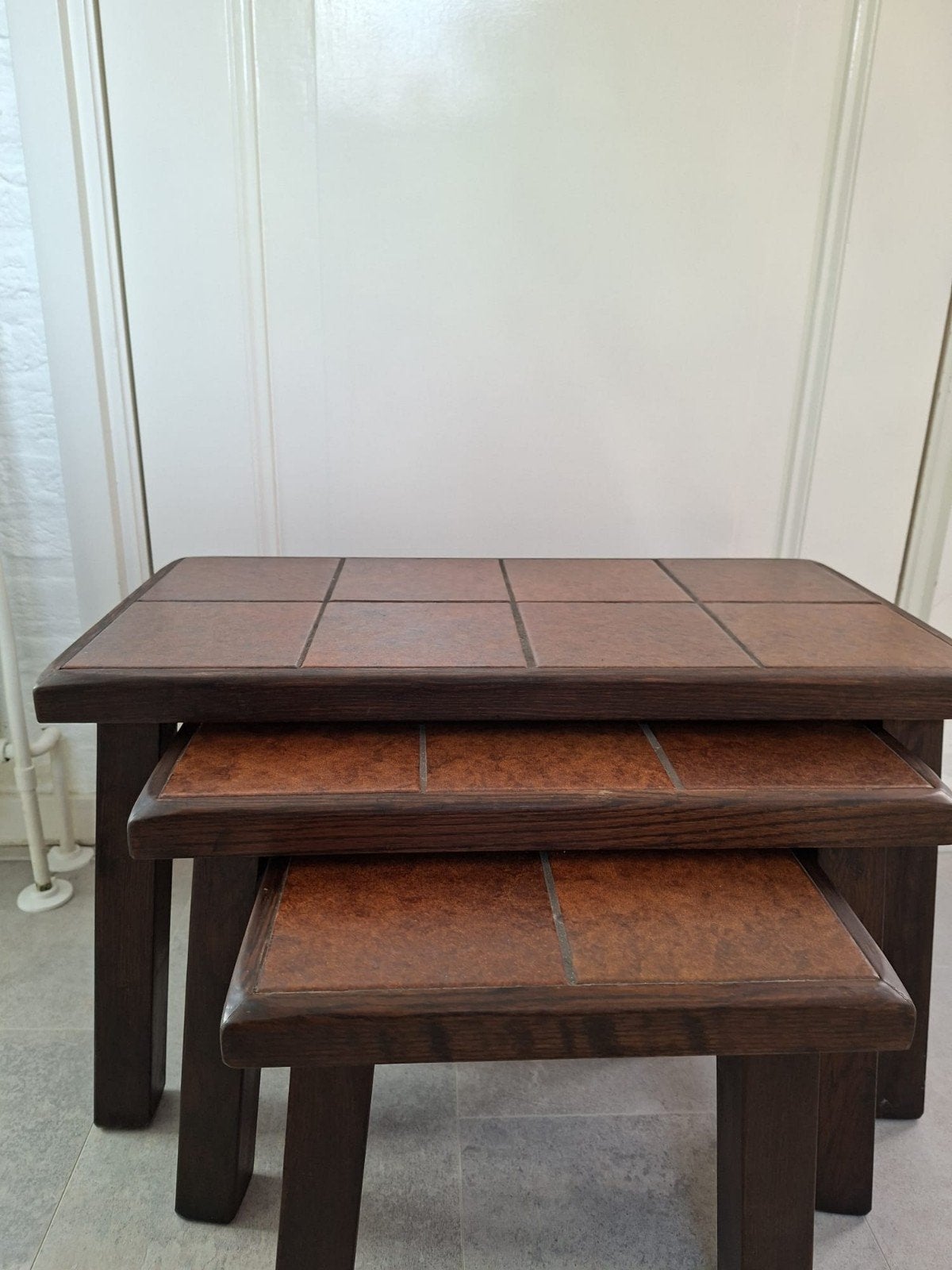 Set van 3 bijzettafeltjes met tegels, Huis en Inrichting, Tafels | Bijzettafels, Ophalen, Minder dan 45 cm, Gebruikt, 75 cm of meer