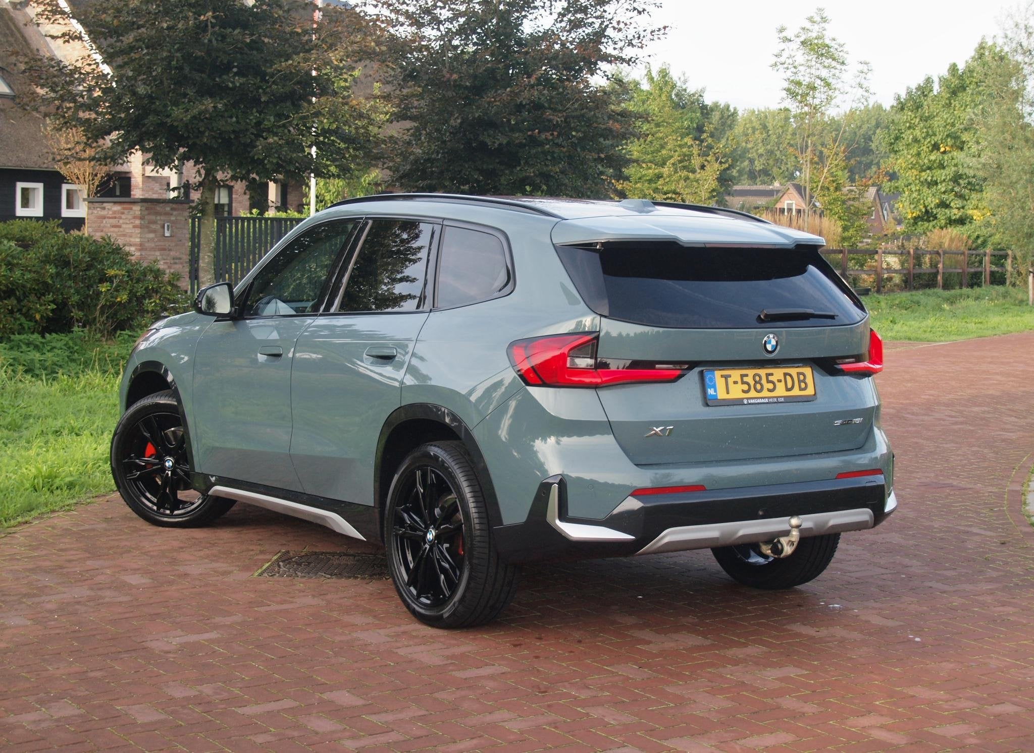 BMW X1 sDrive18i | NIEUW MODEL | Trekhaak | 19Inch | Sportst, Dealer onderhouden, 136 pk, Gebruikt, Bedrijf