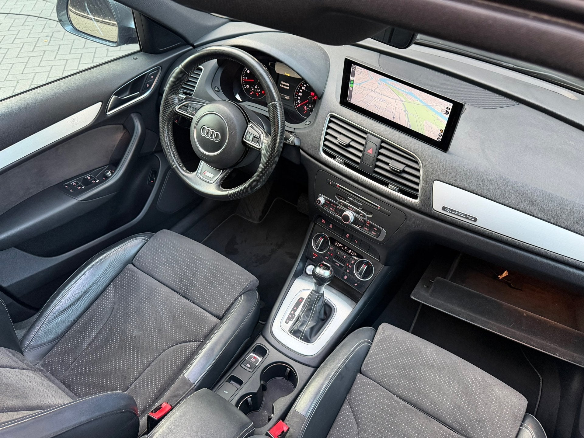 Audi Q3 2.0 TFSI quattro Sport Pro Line S - Pano Carplay Key, Automaat, Gebruikt, 4 cilinders, Traction-control