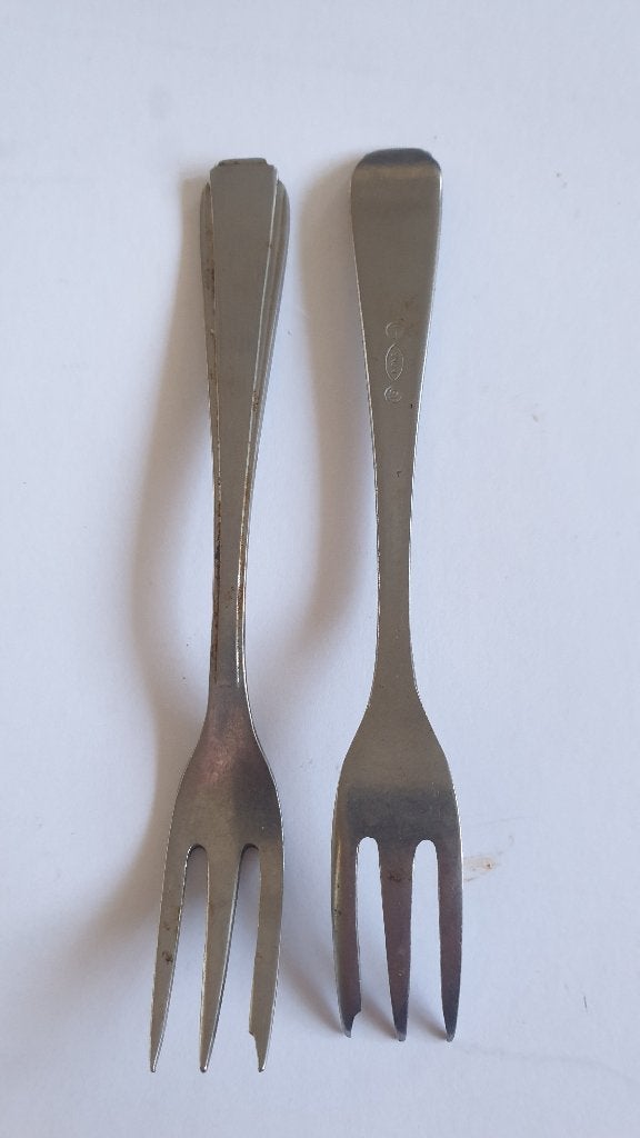 1163 2 gebaksvorkjes sola - 19 nona 41, Huis en Inrichting, Verzenden, Overige materialen