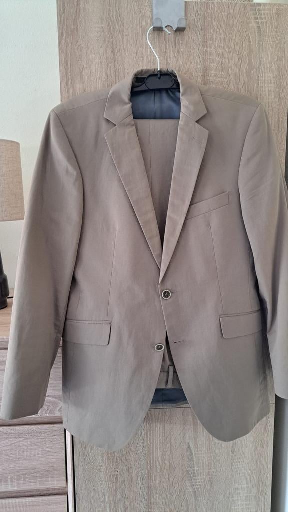 Prachtig kostuum/pak Strellson (via Bijenkorf) mt 46 taupe, Ophalen of Verzenden, Zo goed als nieuw, Beige