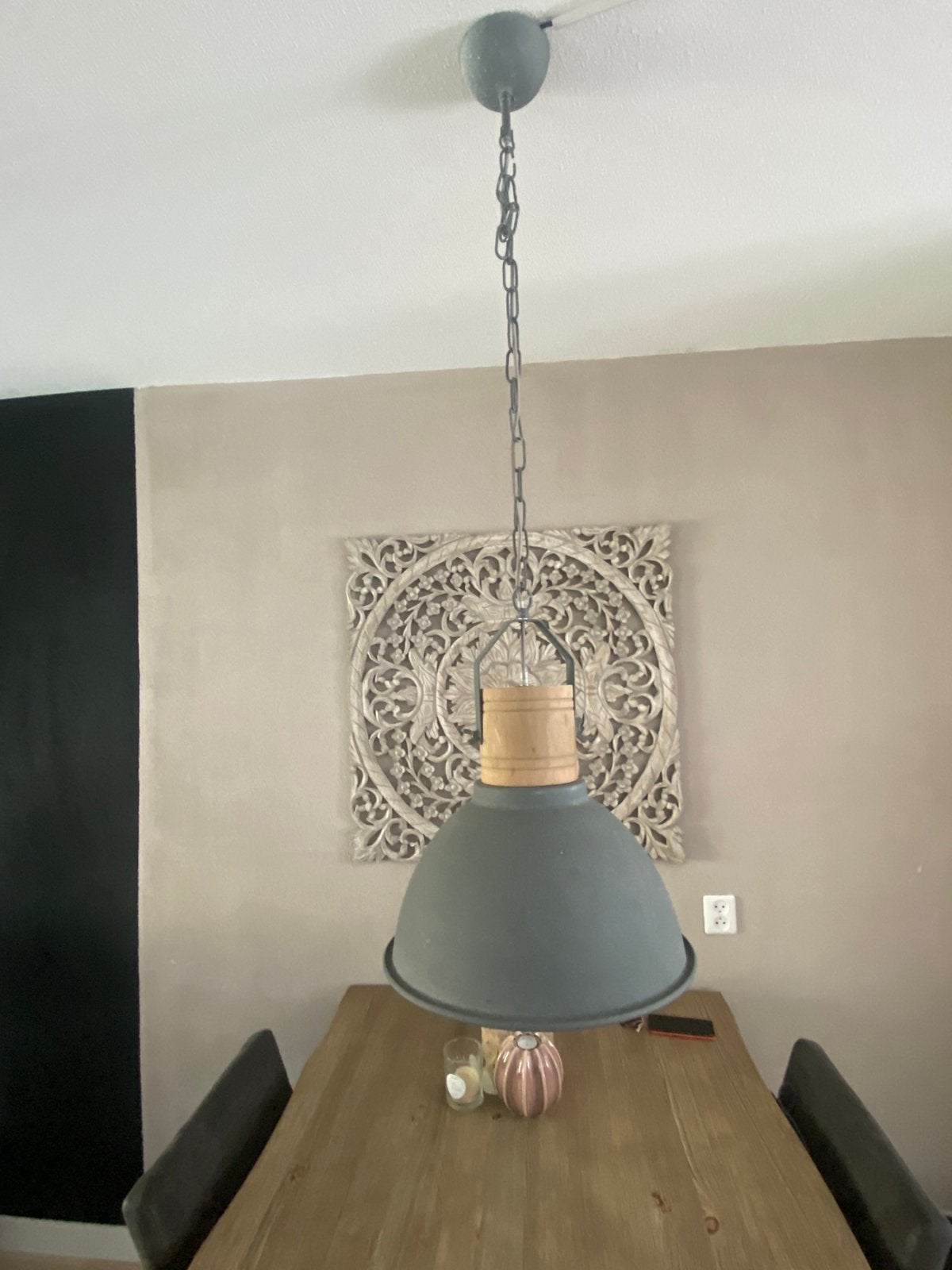 Industriële hanglamp beton grijs met houten detail – Ø37 cm, Ophalen, Zo goed als nieuw