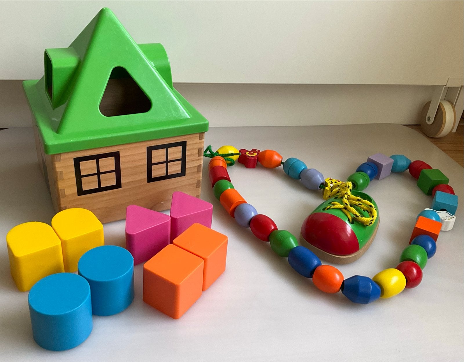 Ikea Uppsta vormenstoof, rijgkralen & veterstrik schoentje, Kinderen en Baby's, Speelgoed | Babyspeelgoed, Gebruikt, Overige typen