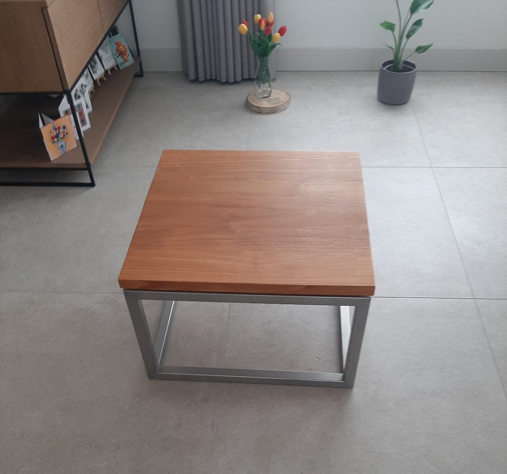 Bijzettafel Vierkant RVS Onderstel Massief Houten Blad, Vierkant, 55 tot 75 cm, Zo goed als nieuw, Moderne Design RVS - Hardhouten Salontafel - Bijzettafel