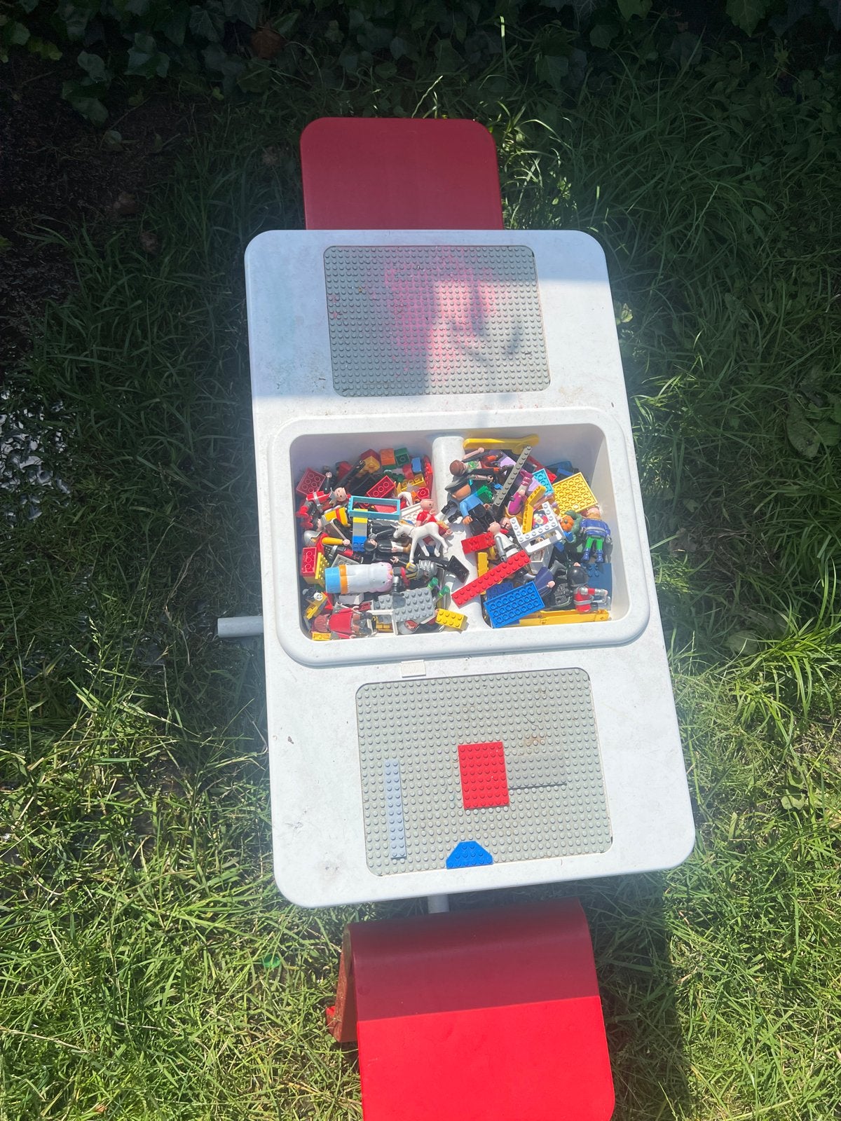 Lego tafel met opbergruimte en diverse LEGO blokjes, Gebruikt, Inclusief extra onderdelen, Lego, Overige typen