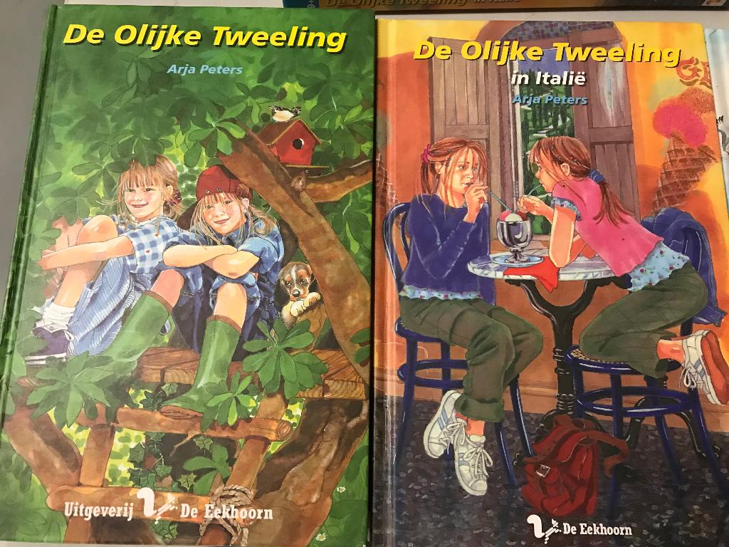 T.K. nog 23 boeken van De olijke tweeling Zie actuele lijst, Ophalen of Verzenden, Gelezen, Marion van Coolwijk en Arja Peters