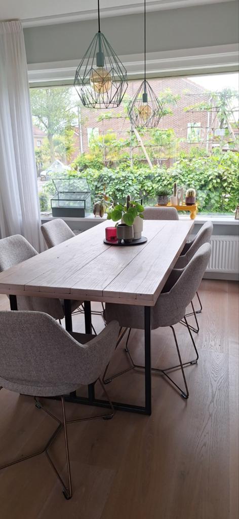 Eiken eettafel met metalen onderstel, Gebruikt, Eikenhout, 200 cm of meer, Vijf personen of meer