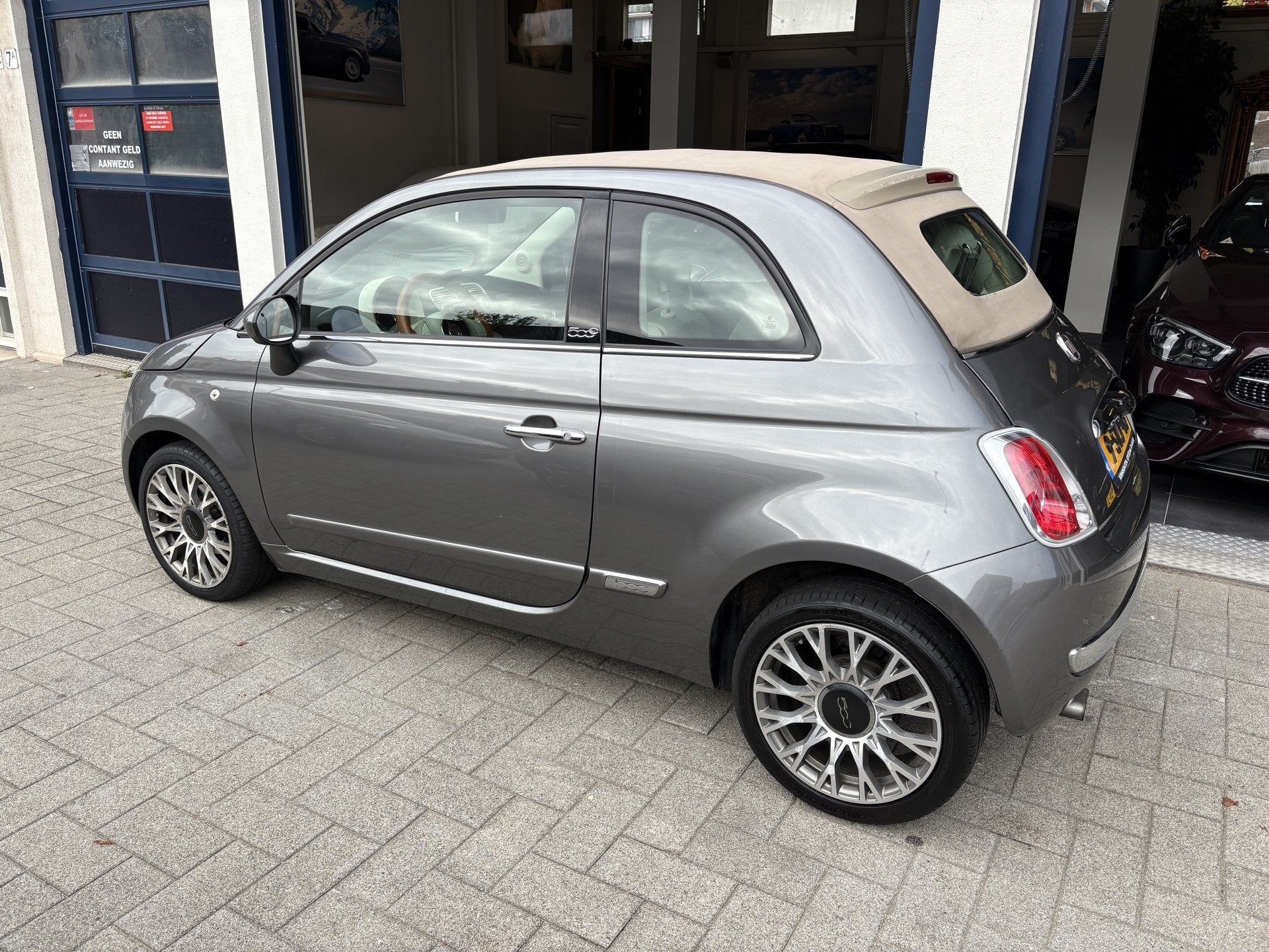Fiat 500C 0.9 TwinAir Lounge AUTOMAAT/NL AUTO/AIRCO/NW APK, 86 pk, Gebruikt, 31 €/maand, Cabriolet