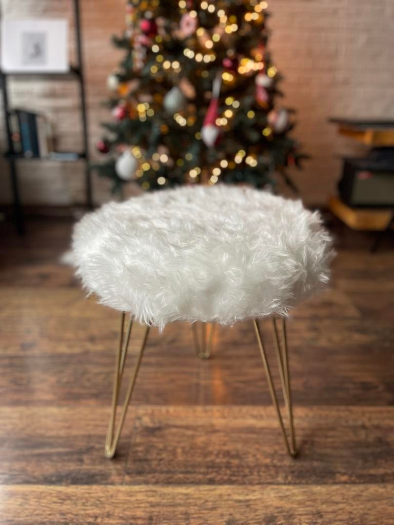 Witte fluffy kruk met gouden poten, Huis en Inrichting, Krukjes, Ophalen, Zo goed als nieuw, Staal