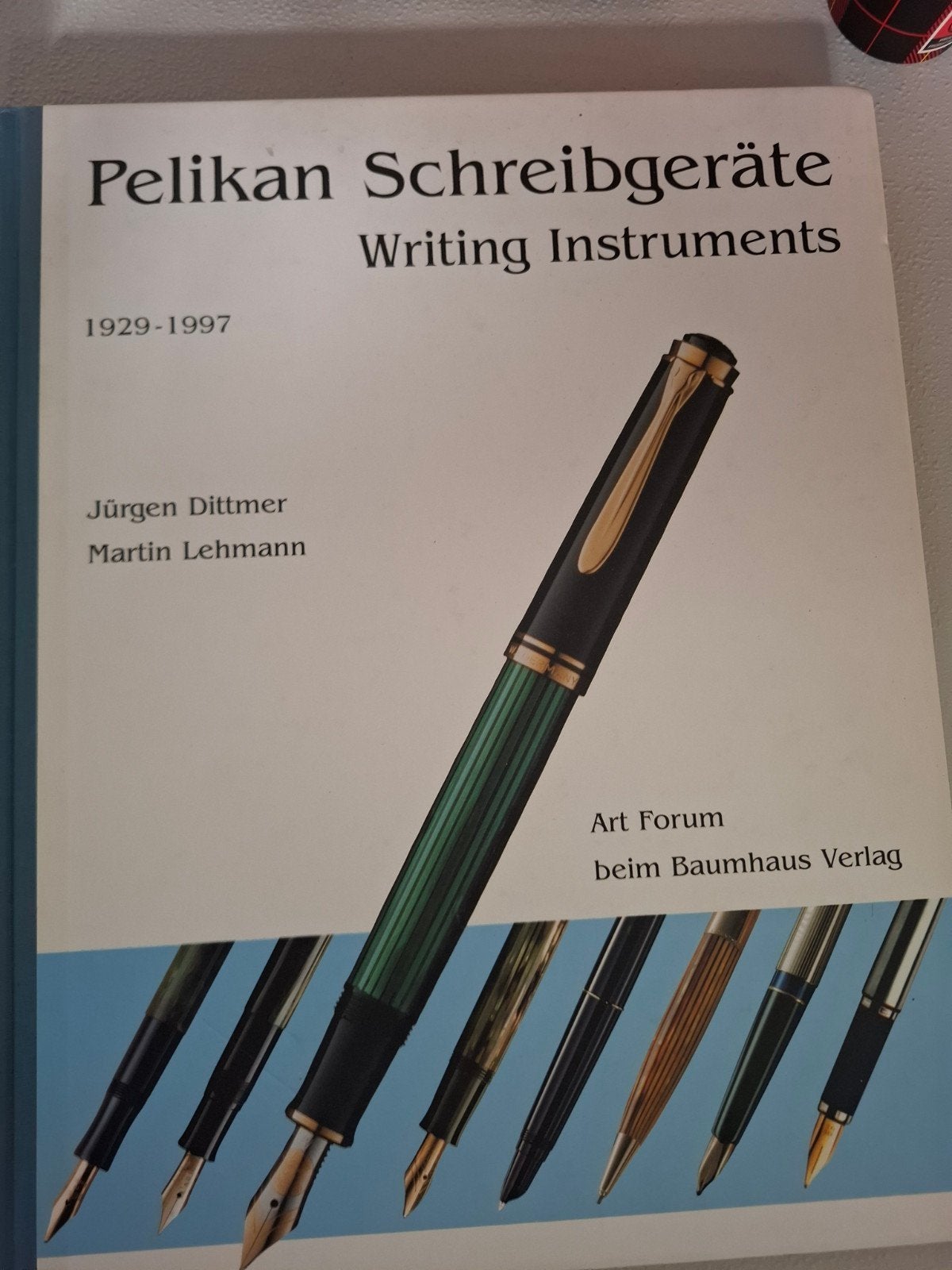 Pelikan Schrijfgerei  Geschiedenis en Producten 1929-1997, Boek, Ophalen of Verzenden, Zo goed als nieuw, Boek