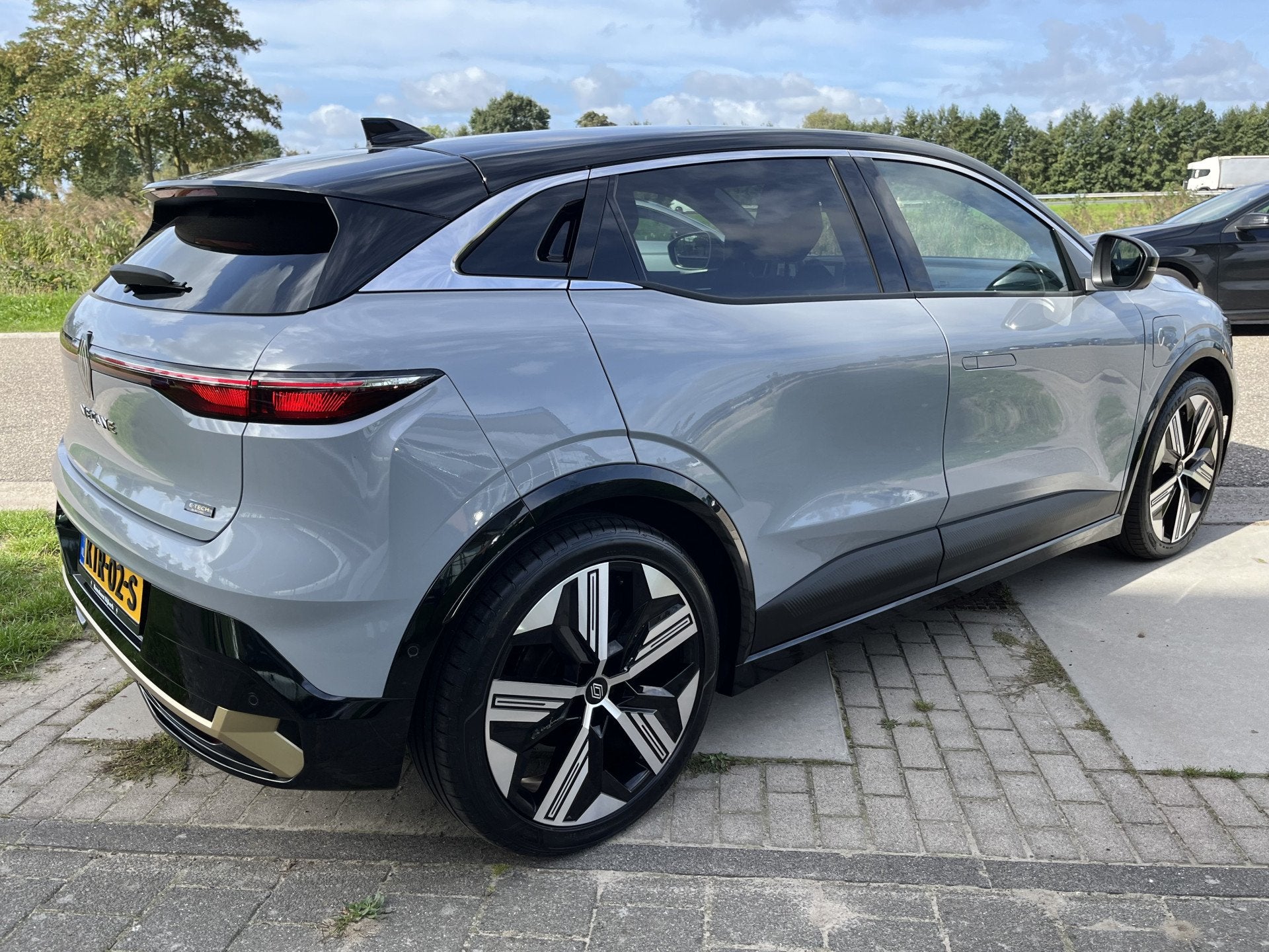 Renault Mégane E-Tech EV60 Optimum Charge Iconic 220PK / 36, Auto's, 12 maanden, Zwart, 429 km, 900 kg