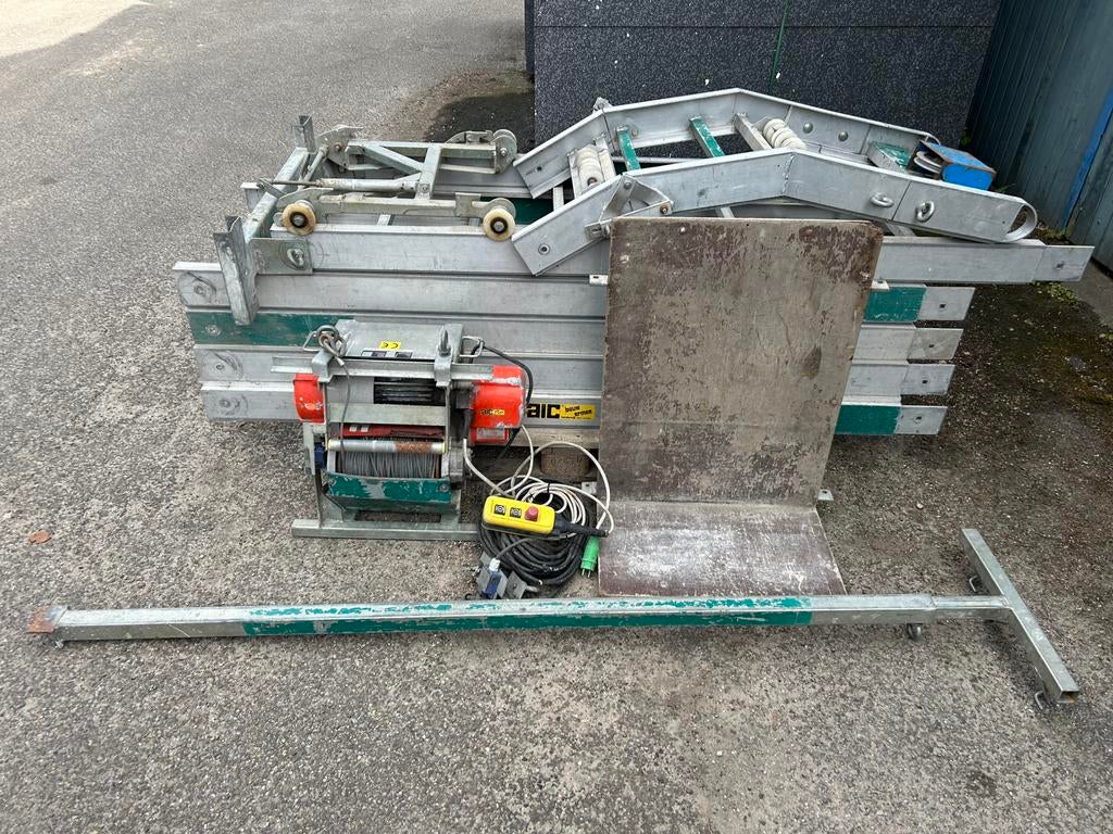 Ladderlift pannenlift lift 10 meter + knikstuk 200kg, Doe-het-zelf en Verbouw, Ophalen, Zo goed als nieuw