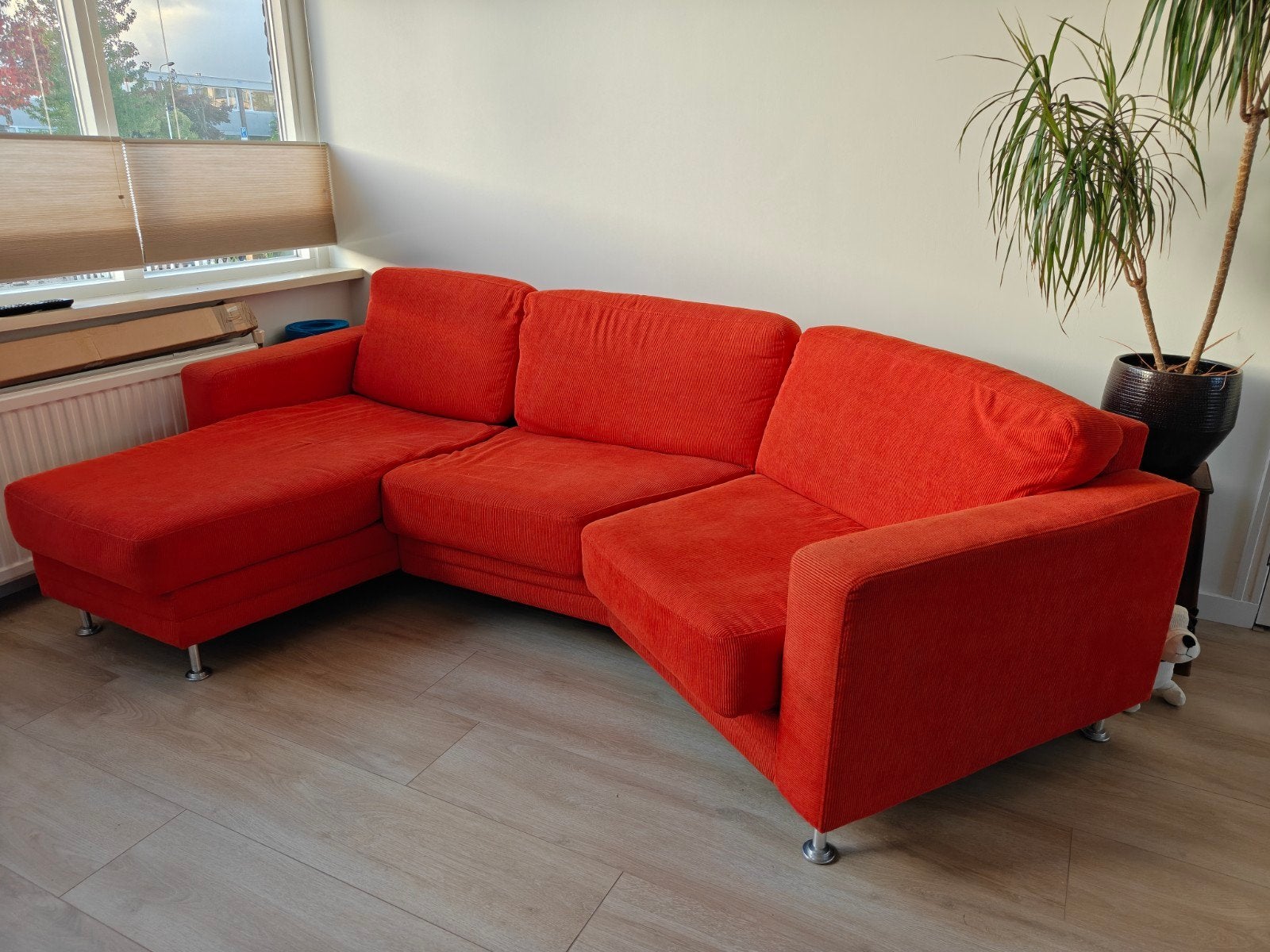 Leuke oranje bank met chaise longue, Ophalen, Gebruikt