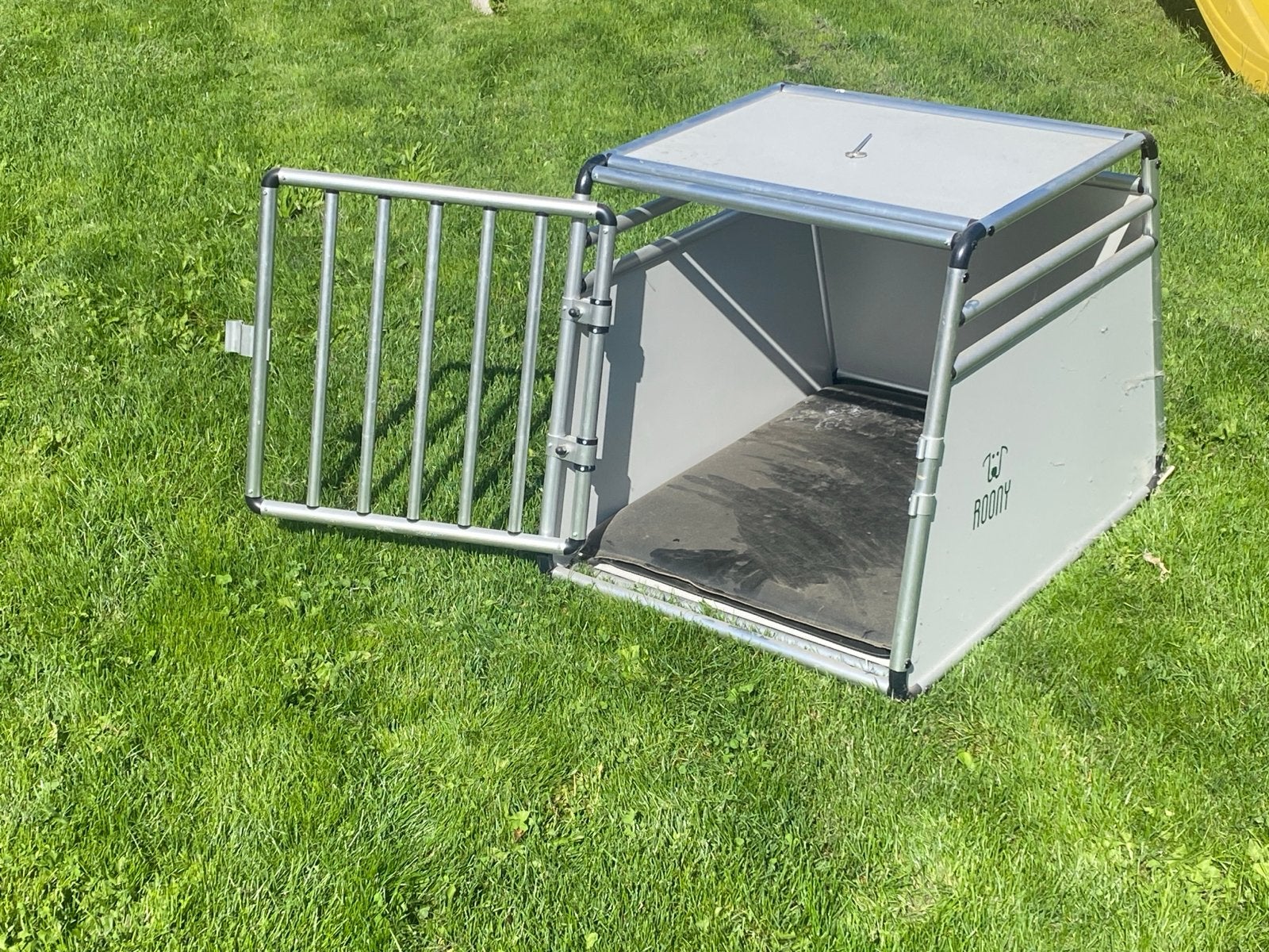 Hondenbech / autobench, Dieren en Toebehoren, Hondenbenches, Ophalen, Zo goed als nieuw
