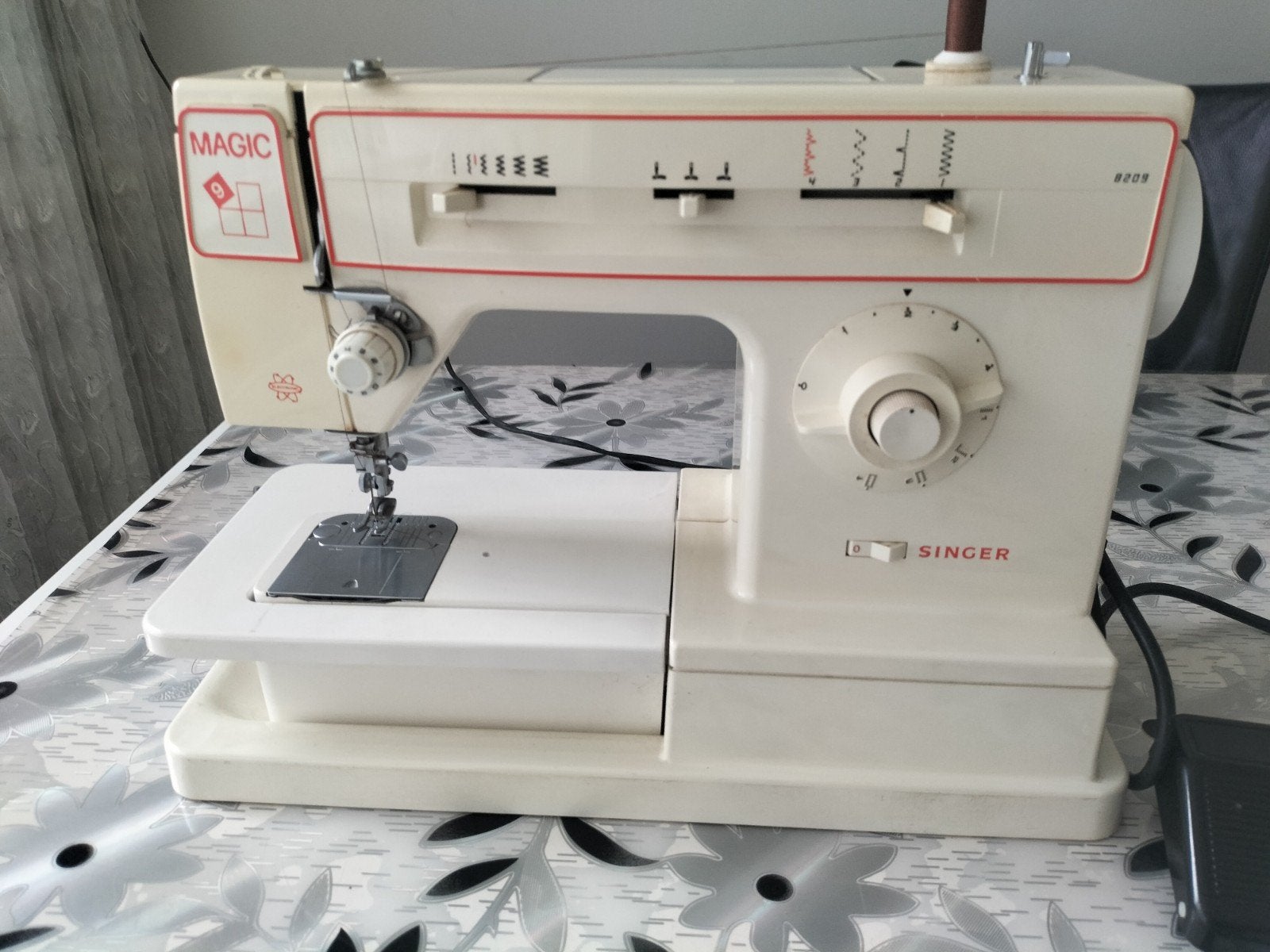 Singer Magic 8209 Naaimachine - Gebruikt, Hobby en Vrije tijd, Naaimachines en Toebehoren, Ophalen, Gebruikt, Naaimachine, Singer