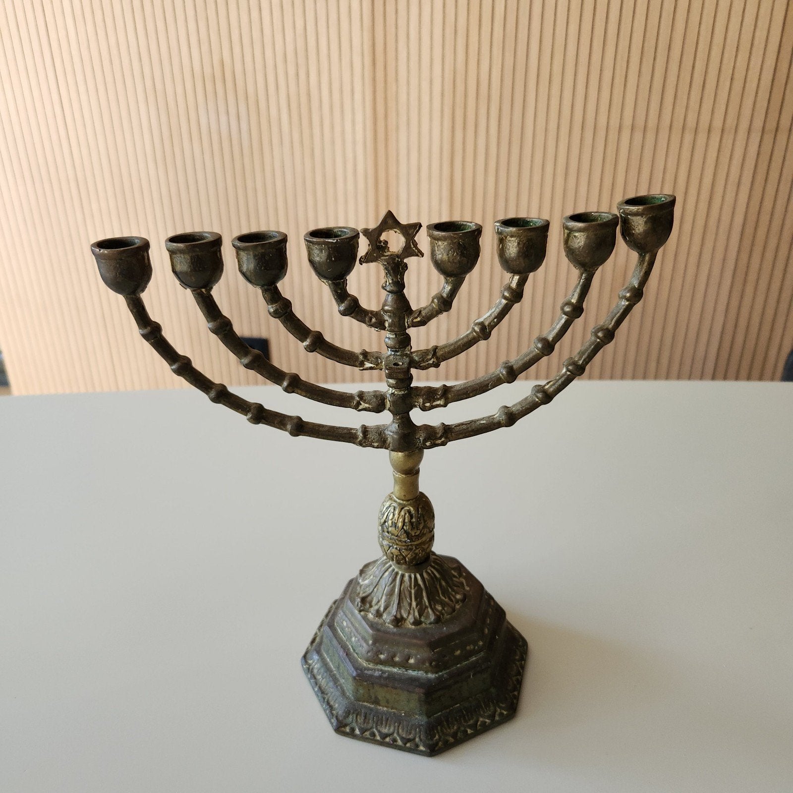 Prachtige vintage messing Chanoekia (9-armige Chanoeka kande, Antiek en Kunst, Ophalen of Verzenden, Koper of Brons