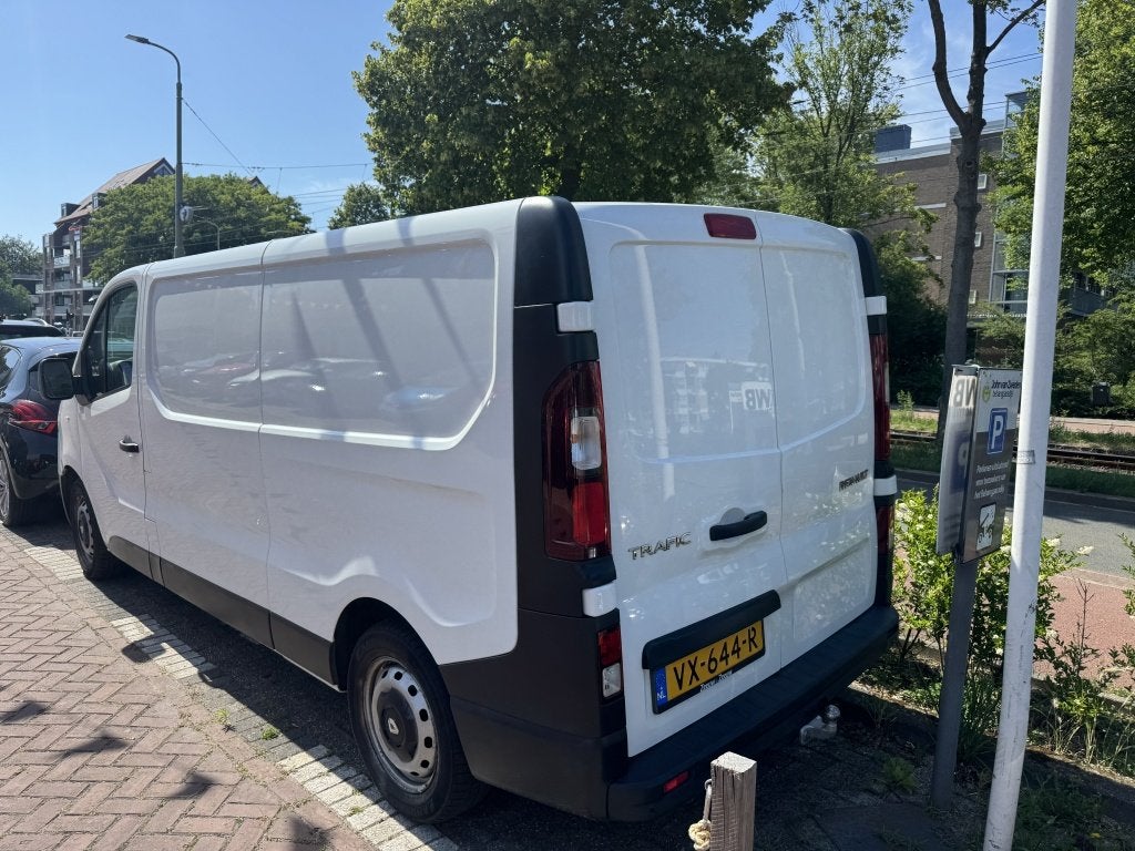 Renault Trafic 1.6 dCi T29 L2H1 Airco Trekhaak Motor defect, Auto's, Bestelauto's, Euro 5, 15 km/l, Gebruikt, 4 cilinders