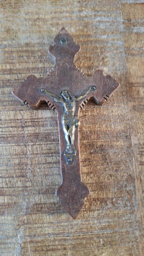Antieke houten kruisje met oogje met religieuze afbeelding, Ophalen of Verzenden