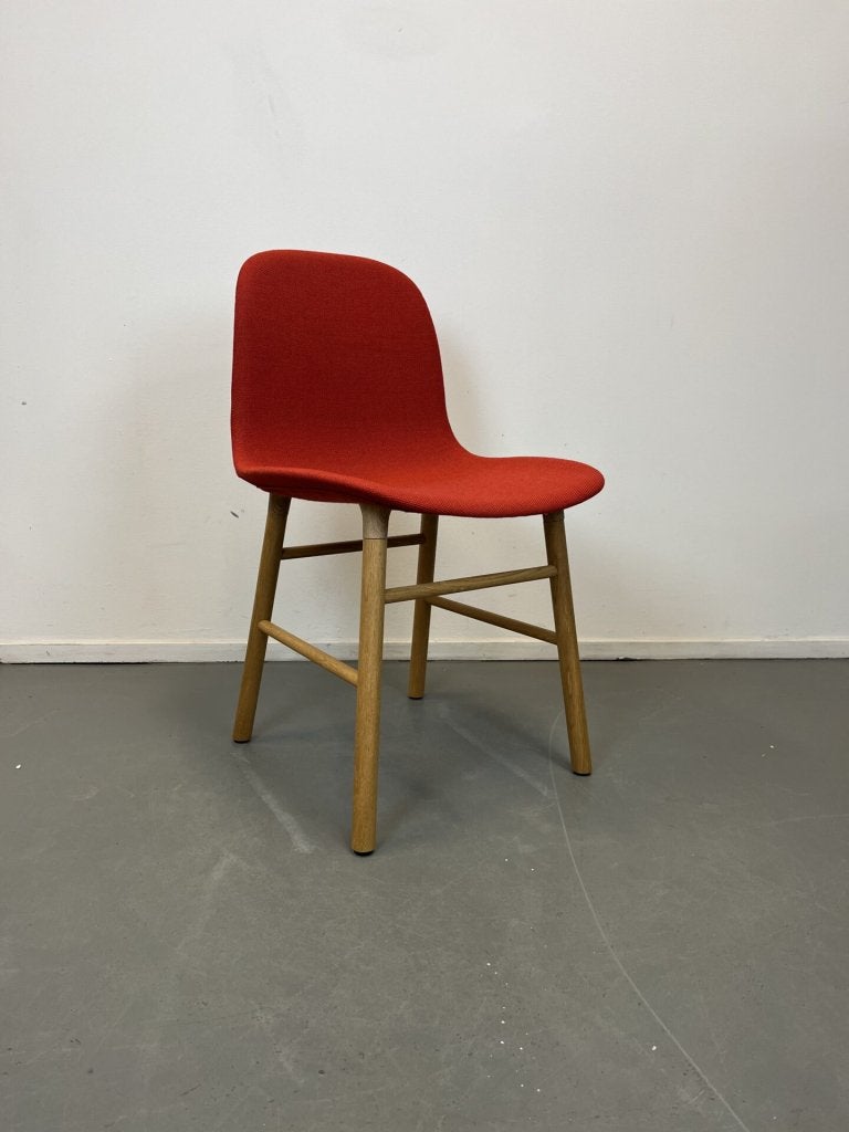 Normann Copenhagen Form Stoel Rood Stof - Hout, Niet ingevuld, Zo goed als nieuw, Niet ingevuld, Niet ingevuld