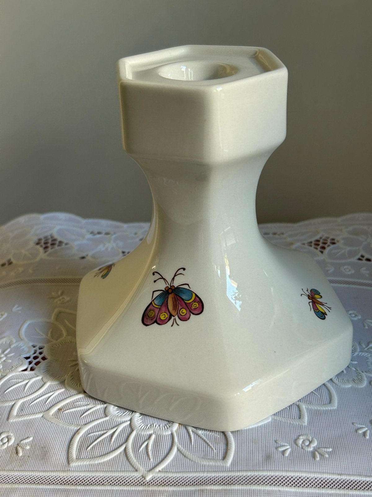 Nieuwe Spode vlinder kandelaar, Antiek en Kunst, Ophalen of Verzenden, Keramiek of Aardewerk