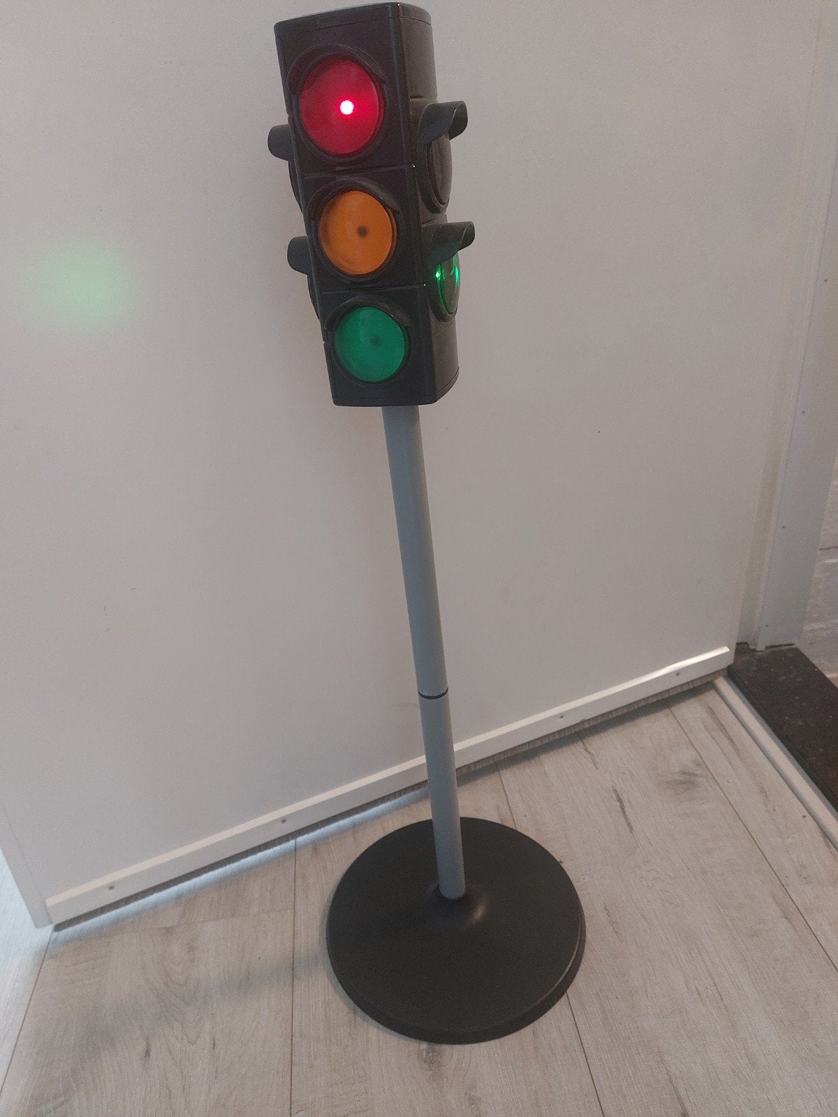 Speelgoed stoplicht, Ophalen