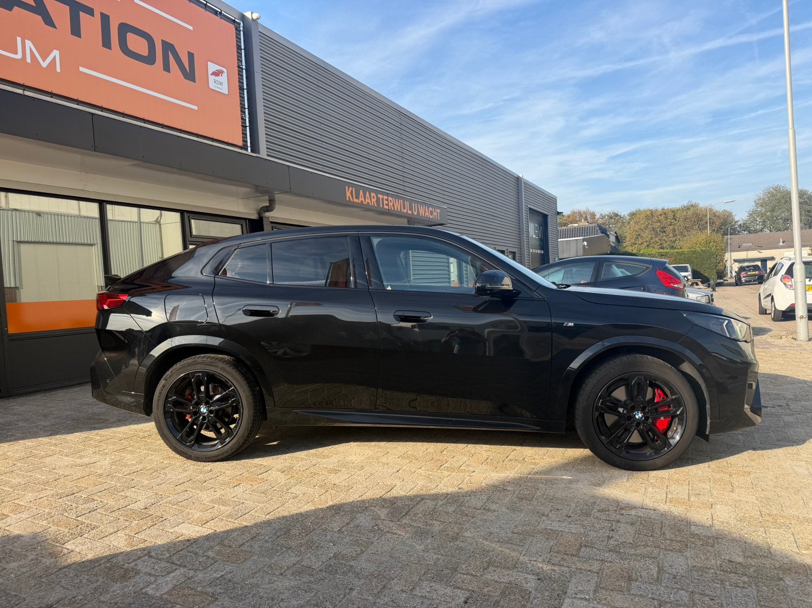 Origineel Nederlands BMW X2 Sdrive20i 150pk Aut 2024 Zwart, Auto's, X2, 1800 kg, 156 pk, Zwart