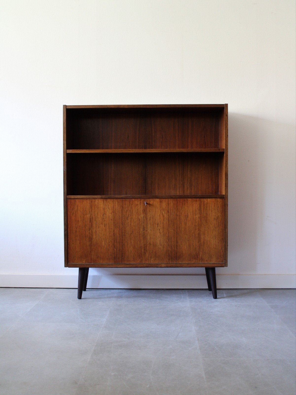 Vintage Deense boekenkast met klep in palissander, Onbekend, Ophalen of Verzenden, Zo goed als nieuw, Vintage retro midcentury Deens design