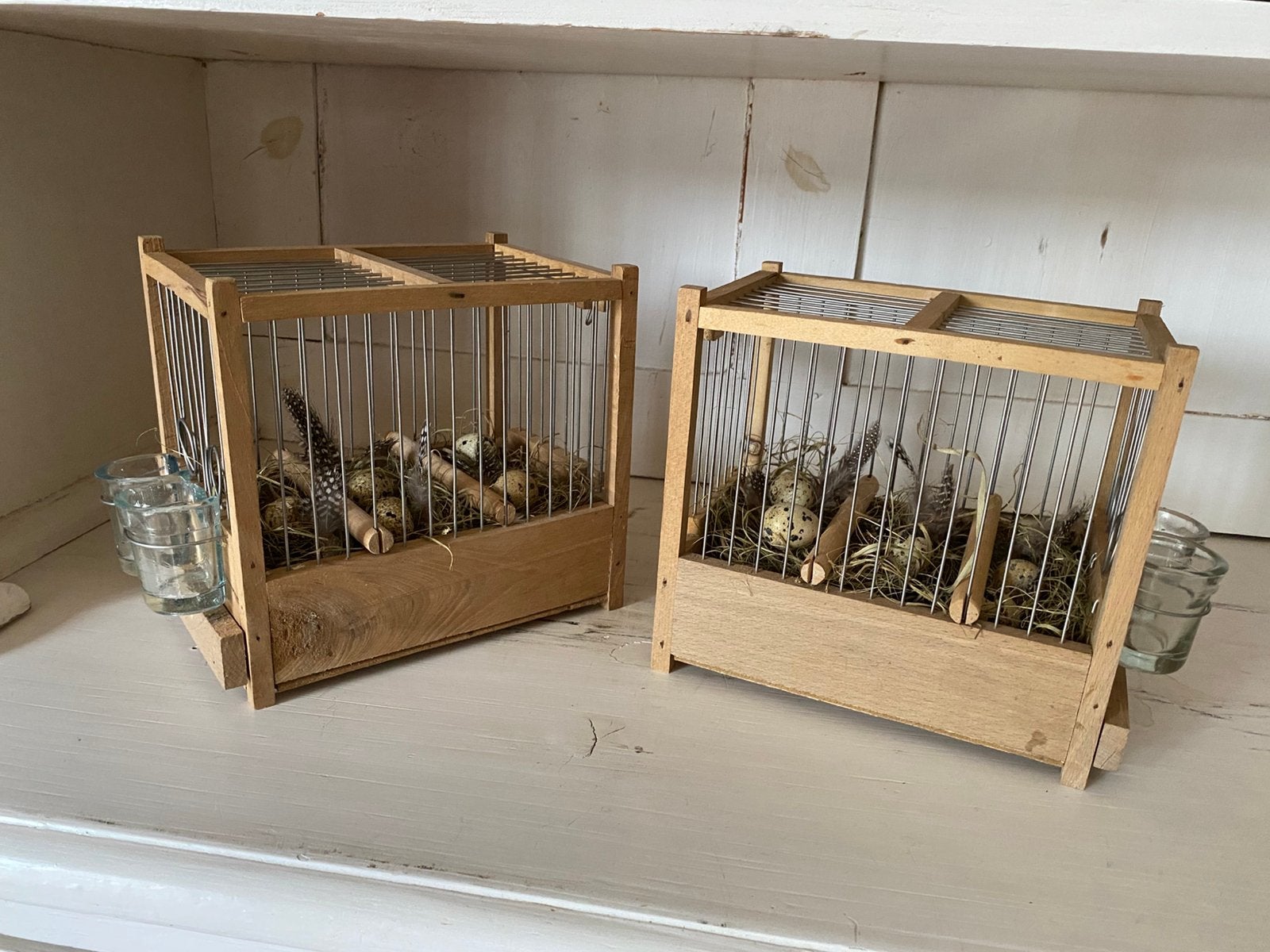 Vintage houten vogelkooitje, incl glazen drinkbakjes, Ophalen of Verzenden, Gebruikt, Hout