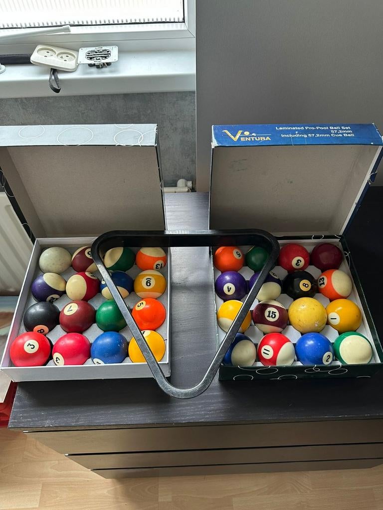 Pool ball set  60 euro voor bijde dozen, Ophalen of Verzenden