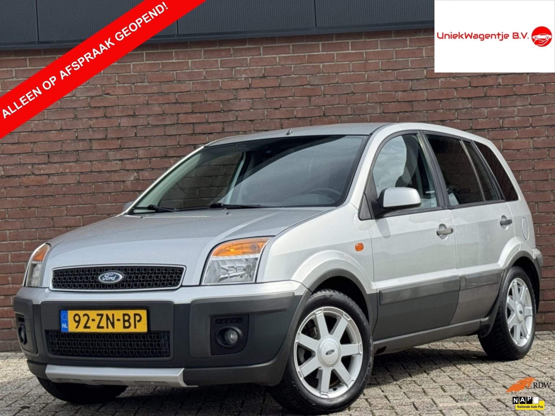 Ford Fusion 1.6-16V CROSSROAD | NL-AUTO! | DEALER OH!, Auto's, Voorwielaandrijving, Gebruikt, Zwart, 49 €/maand