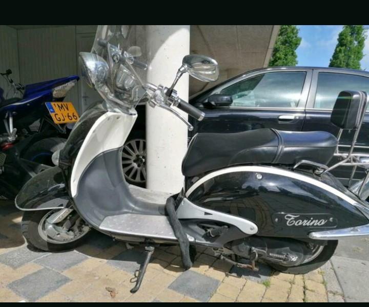 Torino Scooter - Zwart/Wit, Goed Onderhouden, Ophalen, Gebruikt, Maximaal 45 km/u, Benzine