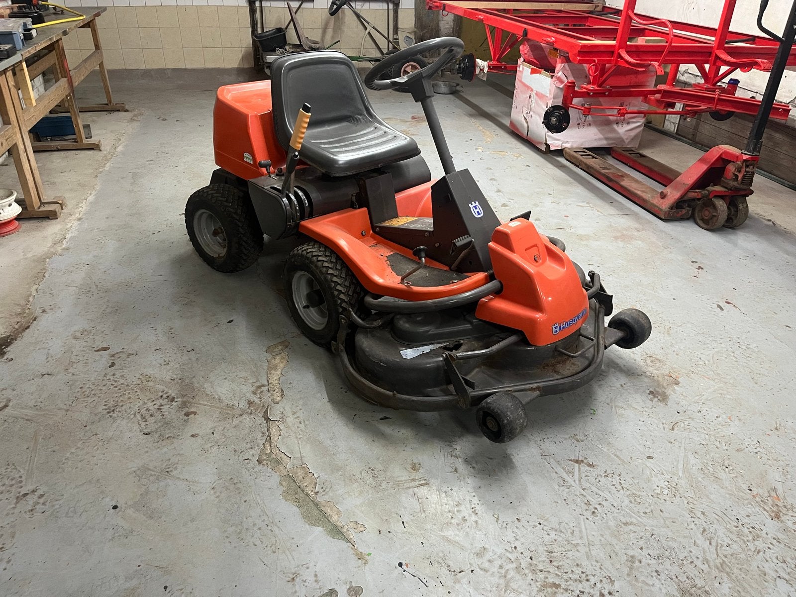 Husqvarna Rider 16 Zitmaaier, Ophalen, Cirkelmaaier, Gebruikt, Benzine-grasmaaier