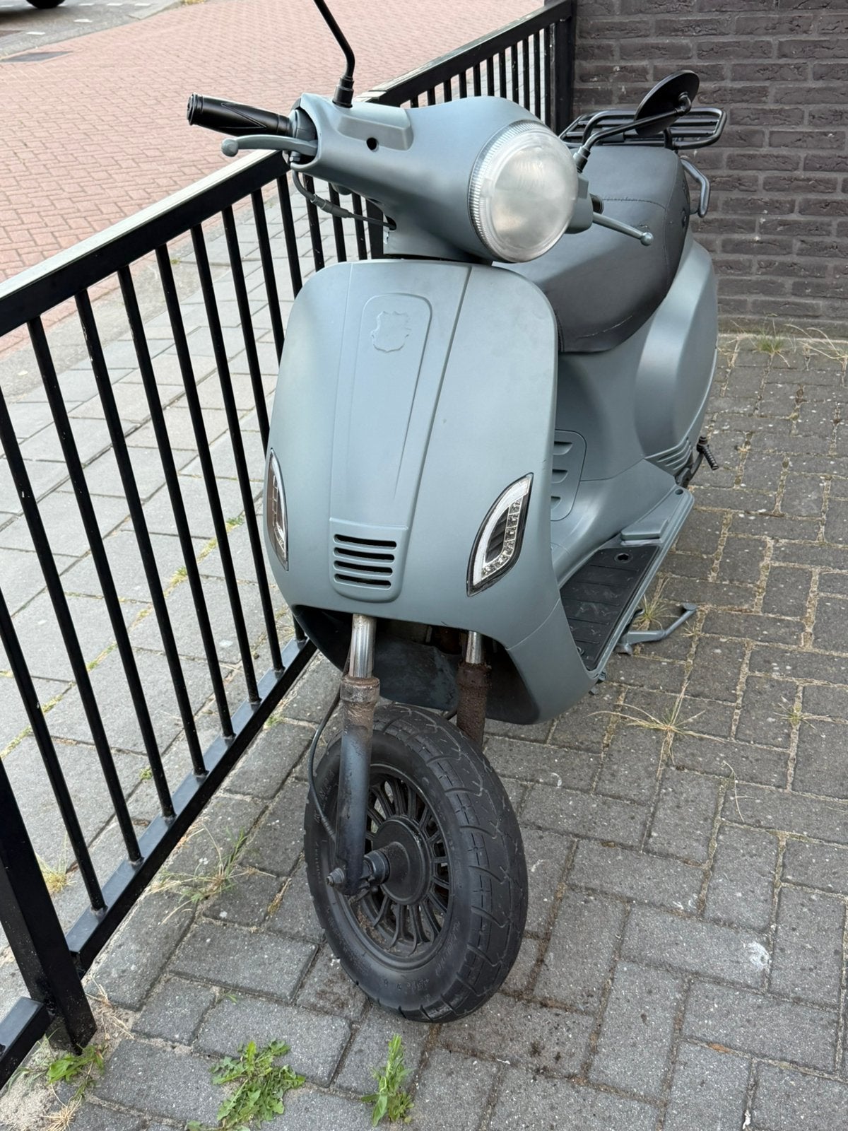 riva lux senzo scooter  Stijlvolle grijze Zo goed als nieuw, Ophalen, Zo goed als nieuw, Benzine, Overige merken