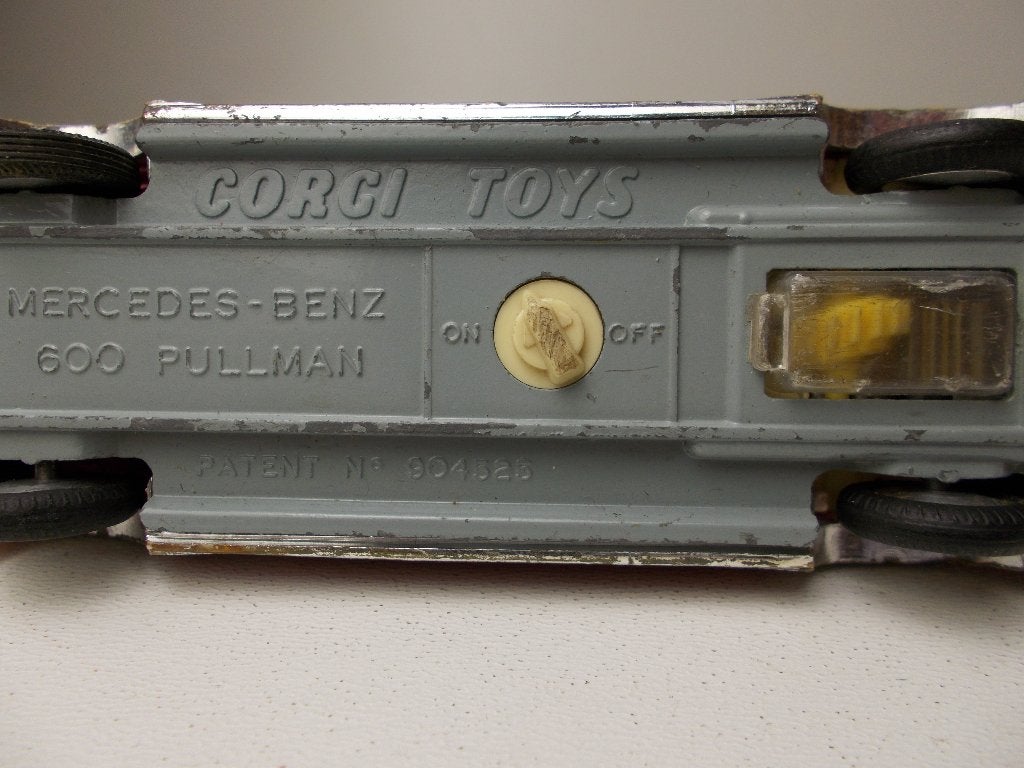 1964 Corgi Toys 247 MERCEDES PULLMAN + RUITENWISSERS!, Ophalen of Verzenden, Gebruikt, Auto, Corgi