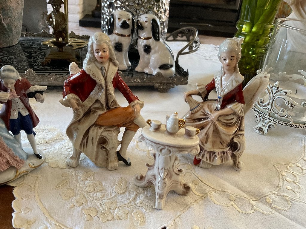 Duits porselein Rococo koppel met theetafel, Ophalen of Verzenden